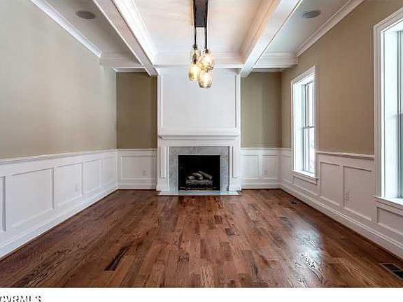 3rd image of 2065 Wythe Ave