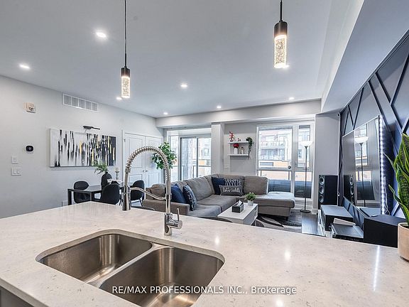 4th image of 2393 Bronte Rd #208
