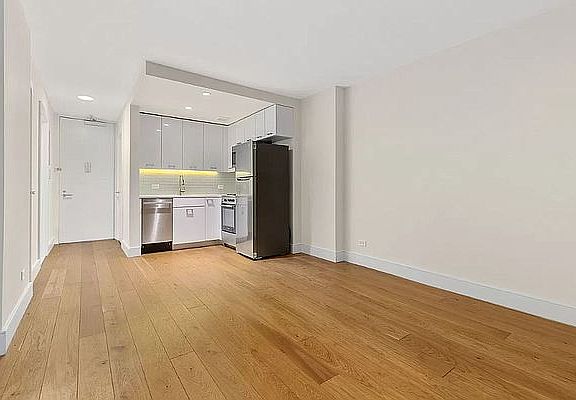3rd image of 230 E 44th St APT 8N