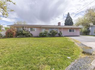 207 Holiday Ln, Central Pt, OR