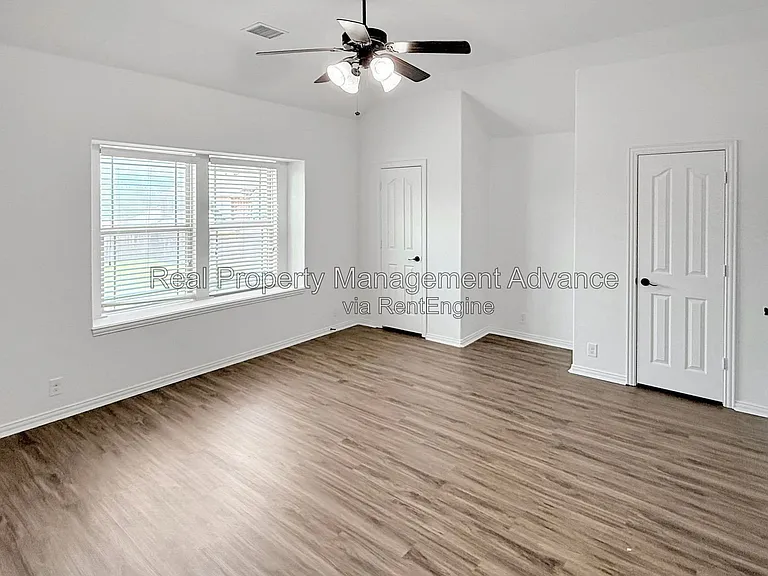 235 Burnett Dr — Photo 18