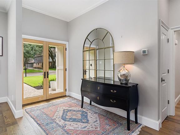 3rd image of 815 Thornvine Ln