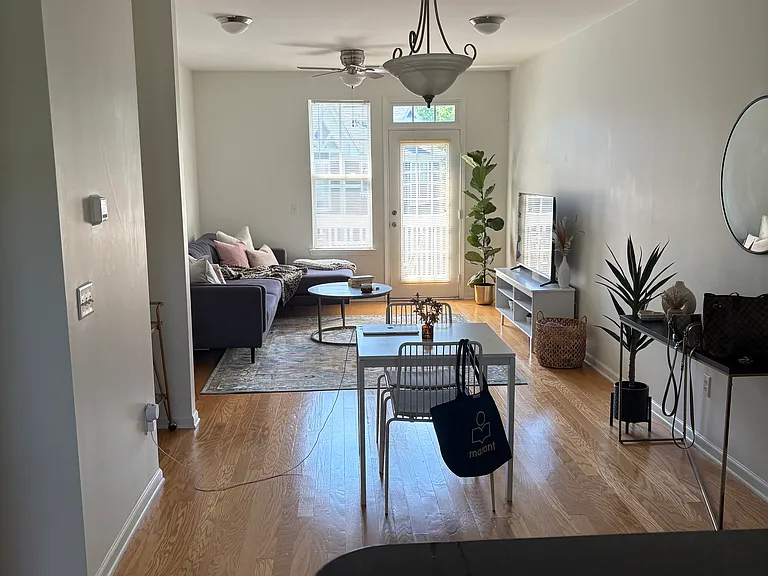 1576 Walnut View Dr — Photo 3