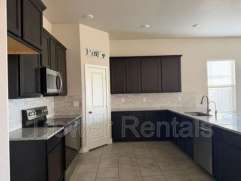 1205 Masquerade Blvd — Photo 9