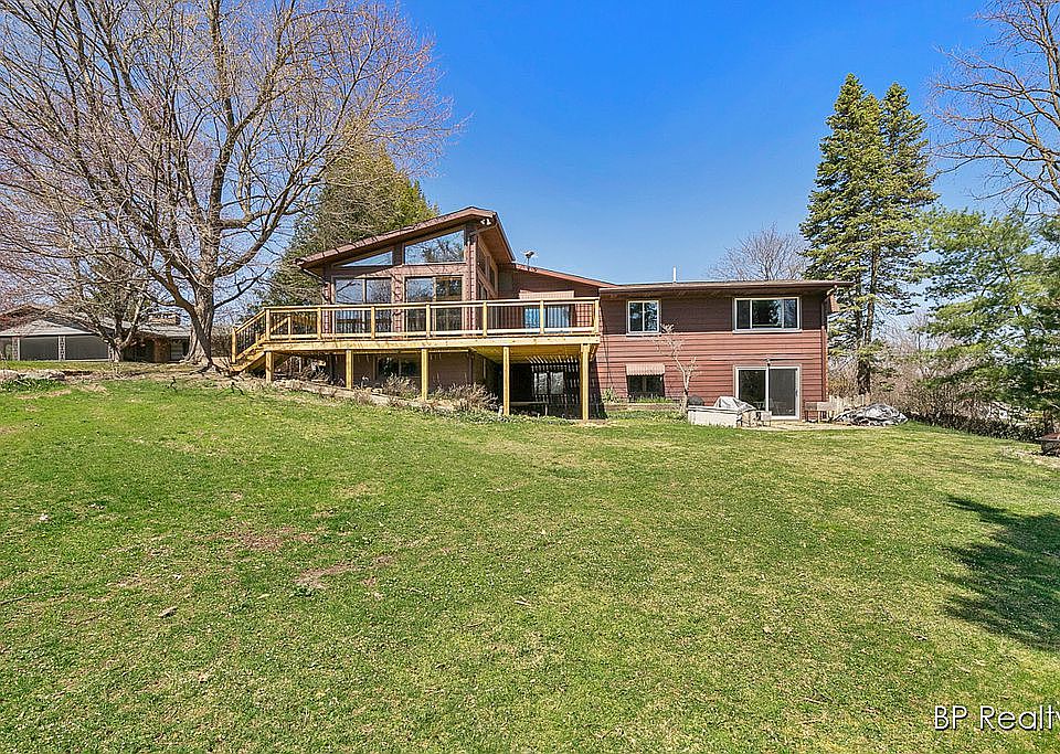 1st image of 310 Greenridge Dr NW