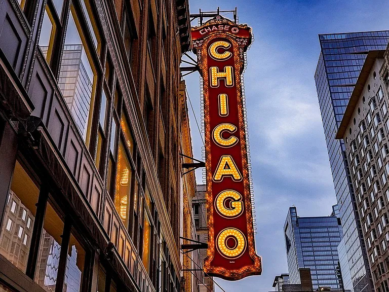 Marlowe Apartments Chicago Neighborhood The Chicago Theatre