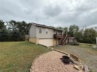 6 Worthy Ln, Jeannette, PA 15644