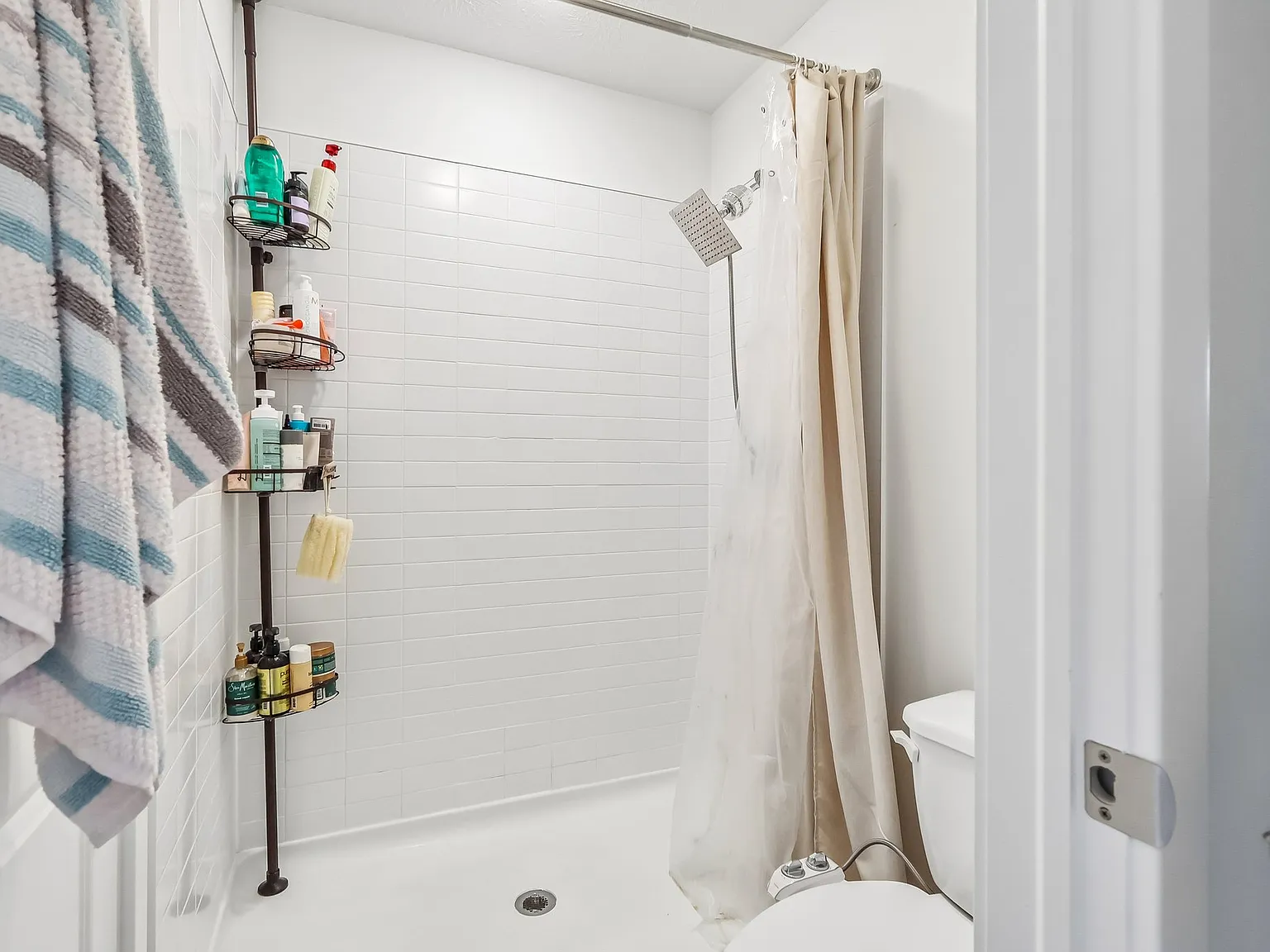 4 bed, 2.5 bath, 1760 sqft, $1,950 — Photo 4