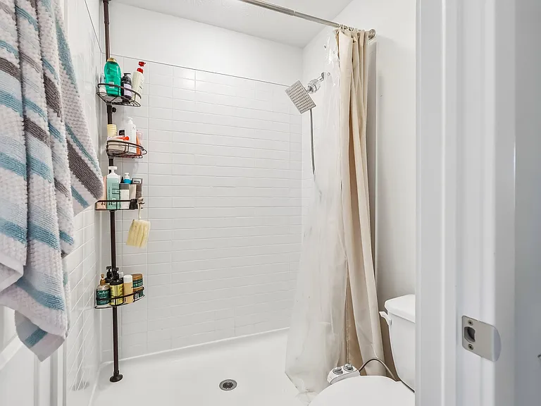 572 Auld Farm Cir — Photo 4