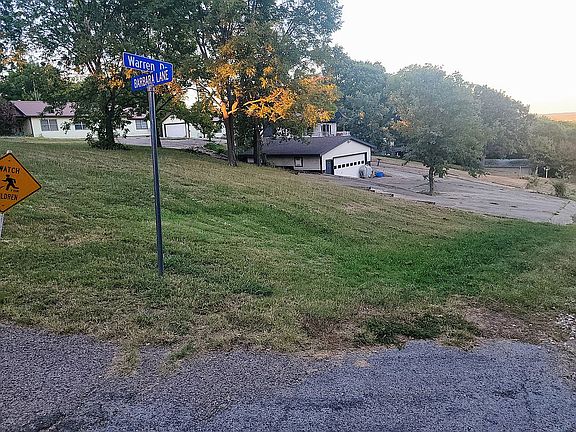 3rd image of 2520 Warren Dr
