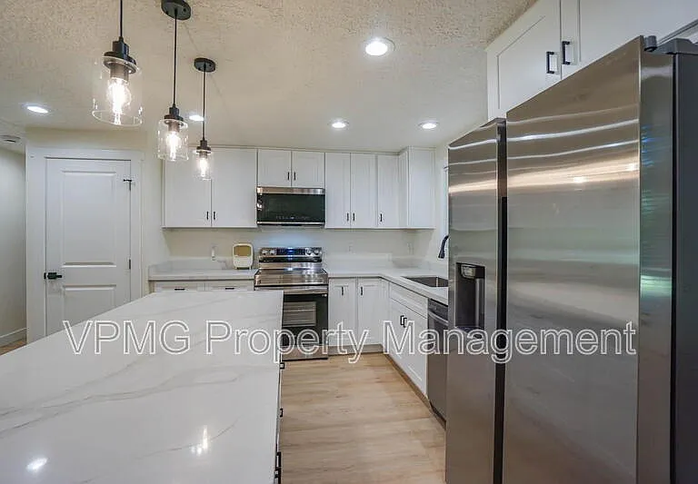 19419 NE 11th St — Photo 17