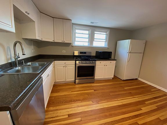 3rd image of 3824 N Bell Ave #3