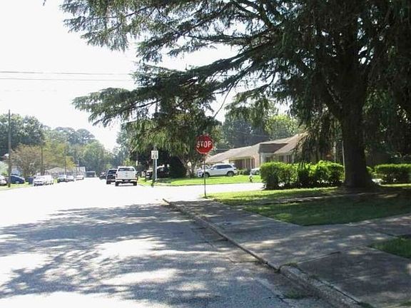Exterior Neighborhood (street photo)