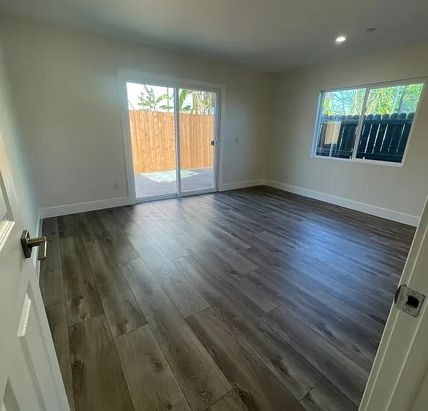 3923 Franklin Ave — Photo 5