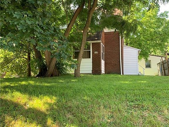 2nd image of 1458 Huguelet St