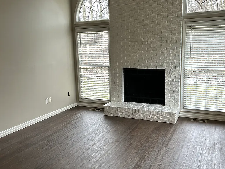 205 Stratford Rd #205 — Photo 2