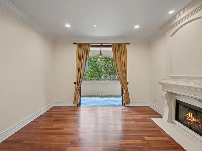 10364 Almayo Ave #201 — Photo 11