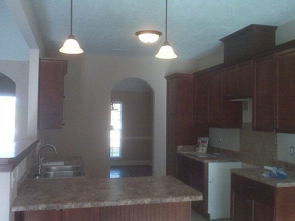 4th image of 4393 Creekview Dr