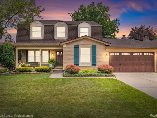 39452 Sunderland Dr, Clinton Township, MI 48038