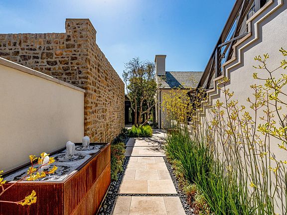 4th image of 206 Auberge Path #11
