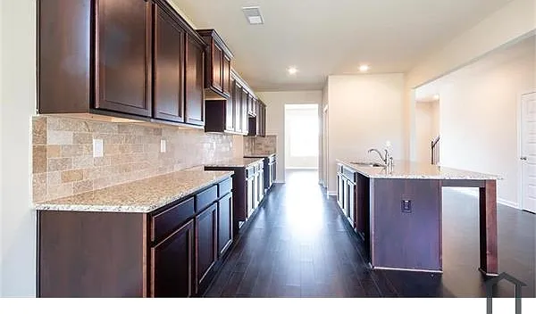 5 bed, 3269 sqft, $3,800 — Photo 3