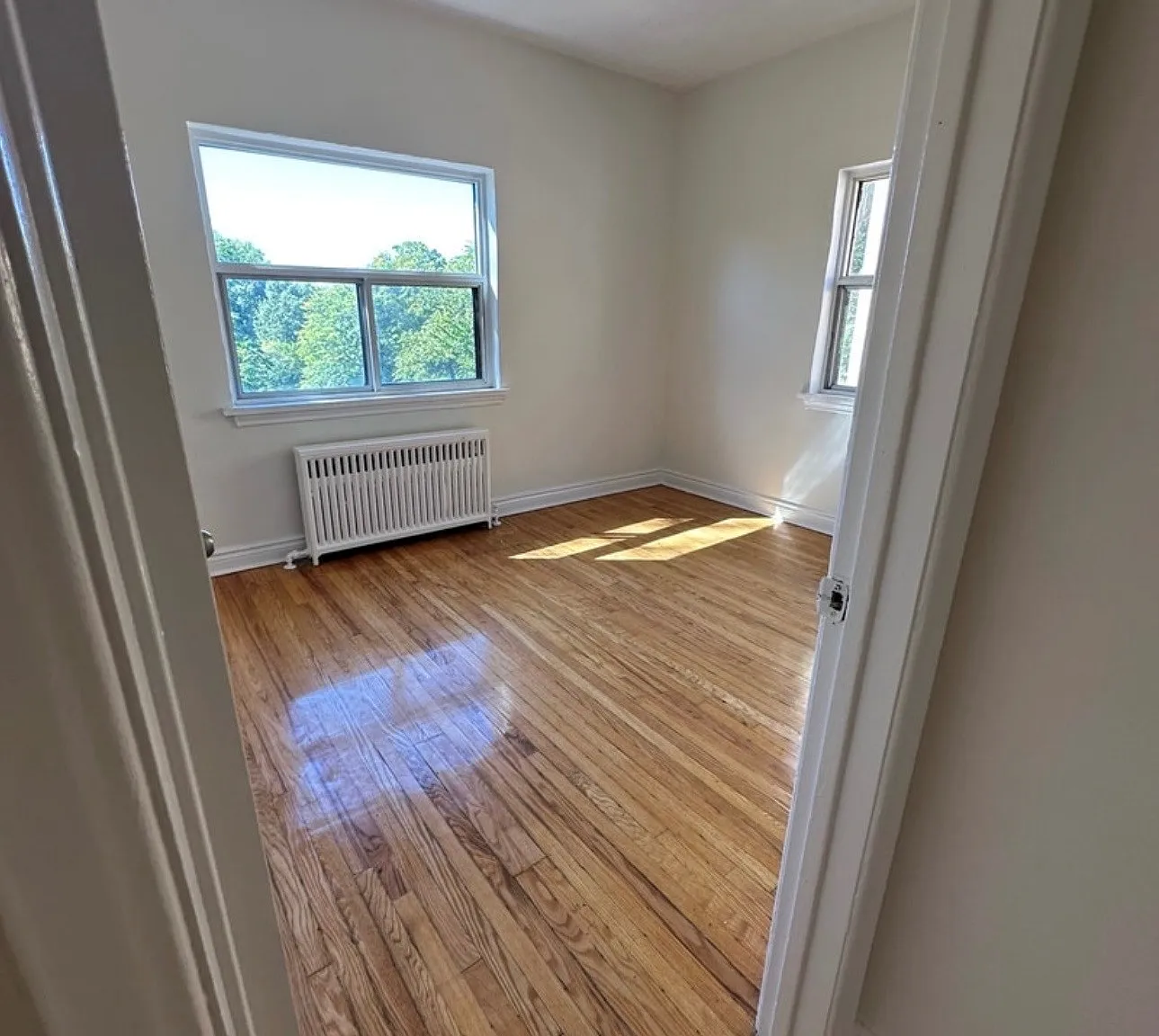 526 Harvie Ave — Photo 3