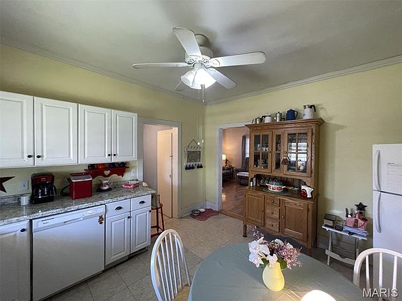 3rd image of 918 Main St