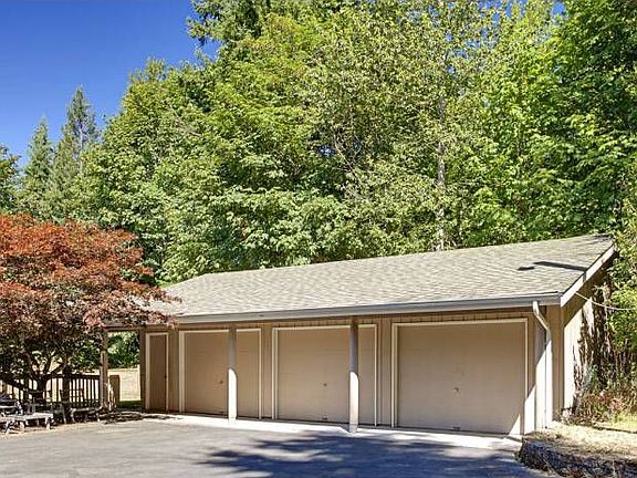 Detached Garage