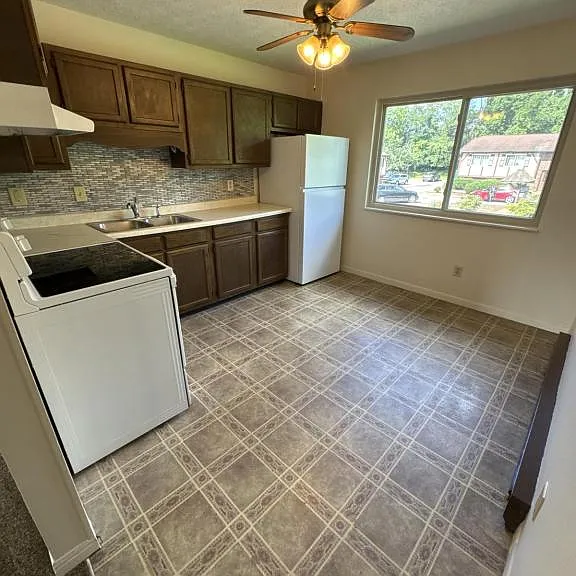 211 Dodge Dr #B3 — Photo 1