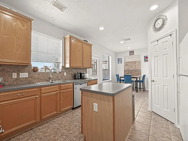 7023 Westford Park Ln — Photo 15