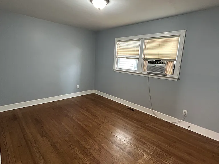 521 Burnham Rd — Photo 8