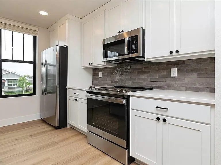 2833 SW Prairie Trail Pkwy — Photo 3