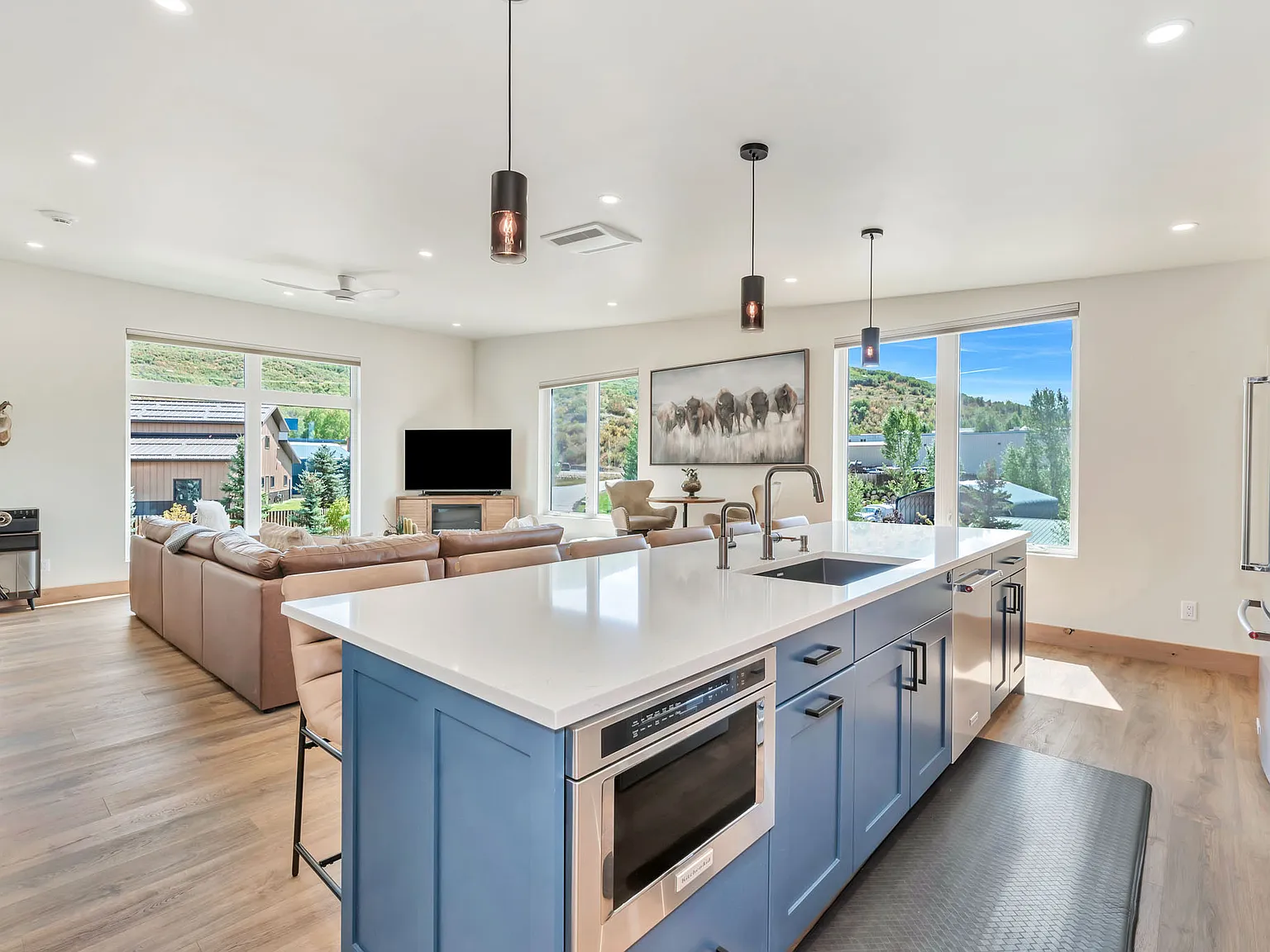 2 bed, 1.5 bath, 1275 sqft, $4,500 — Photo 4