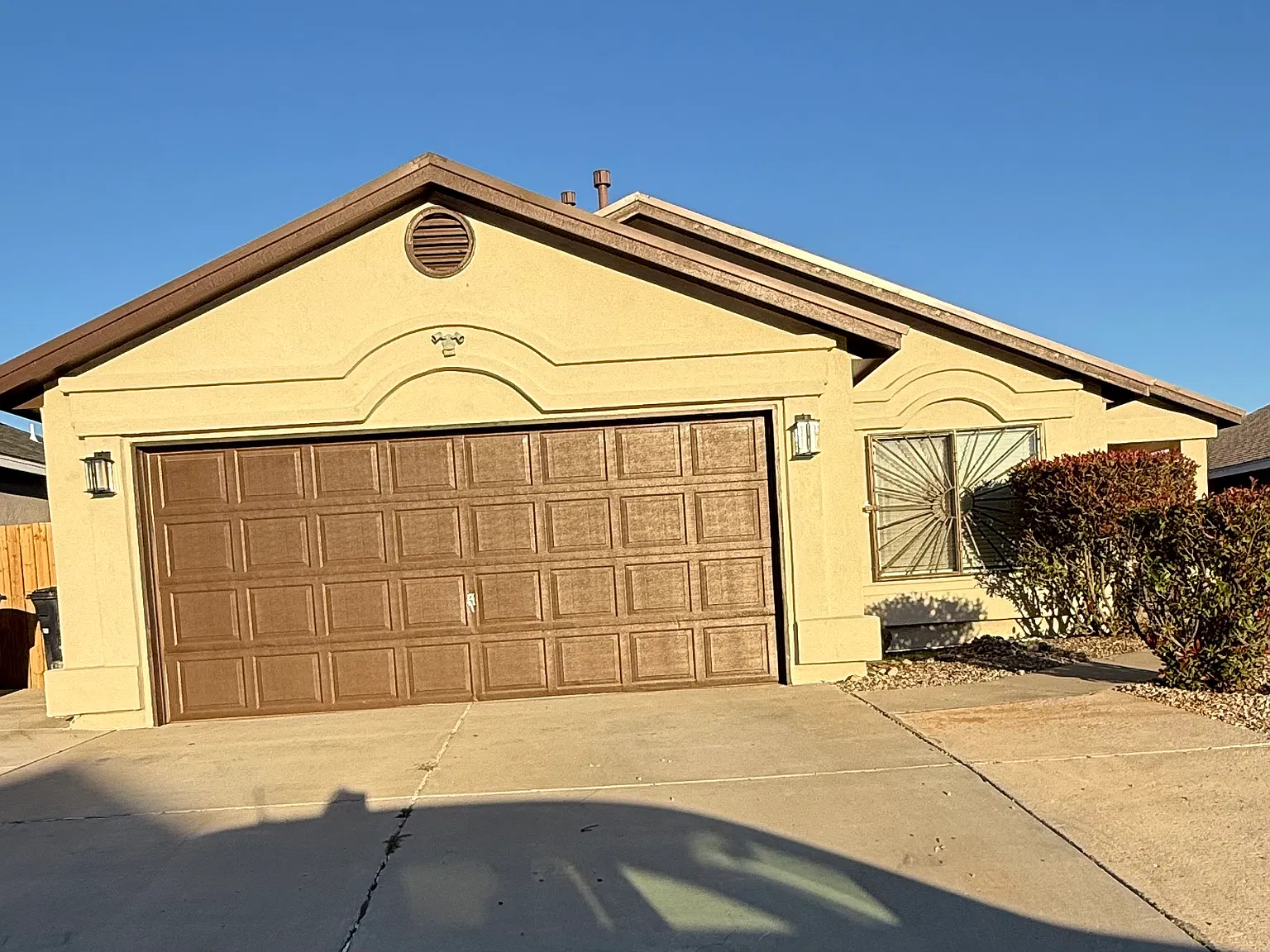 3 bed, 1380 sqft, $2,000 — Photo 1