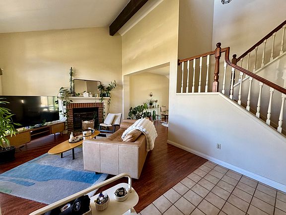 Entryway / living room