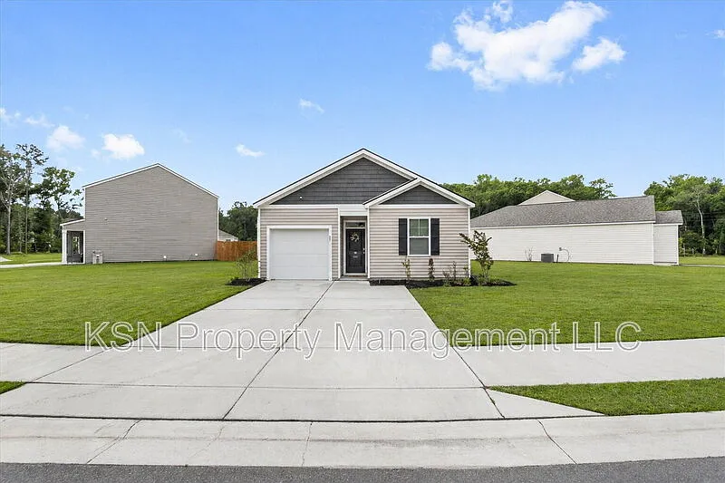 4 bed, 2.0 bath, 1482 sqft, $2,100 — Photo 1