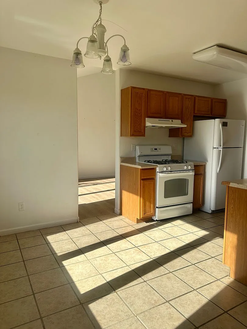 3 Bedroom 2 Bath Condo in New Castle — Photo 3