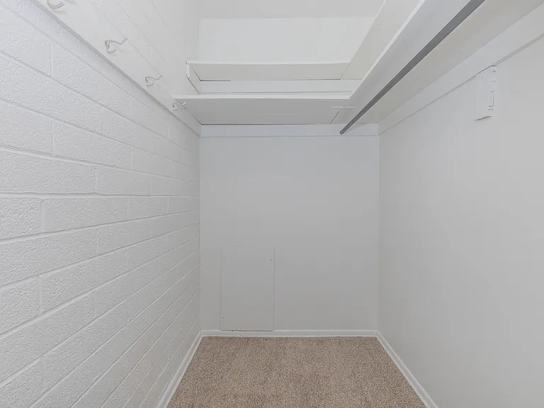 Country Club Apartments — Photo 10