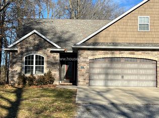 305 McVicker Dr #1, Energy, IL 62933