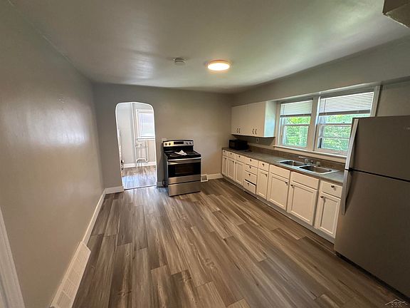 4th image of 4042 Webber St