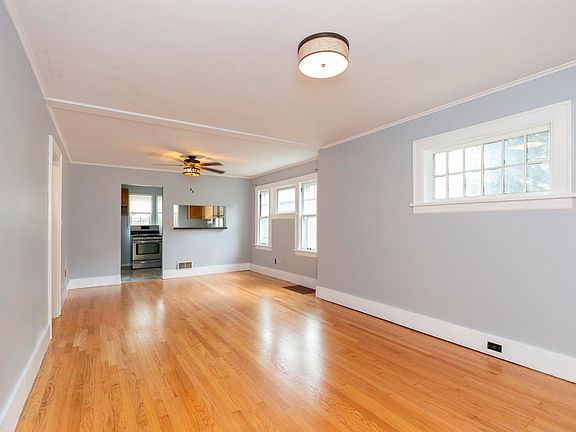 5th image of 706 S 32nd St