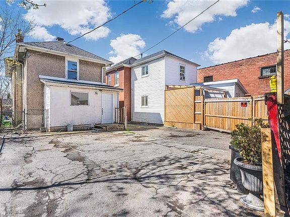3rd image of 16 Albert St