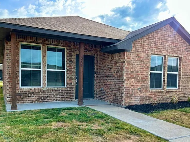 1256 Trailside Dr — Photo 2
