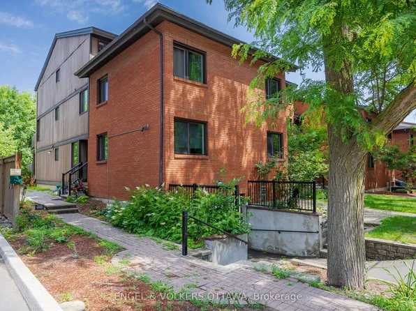 35 Robinson Ave #B, Ottawa, ON K1N 8N8