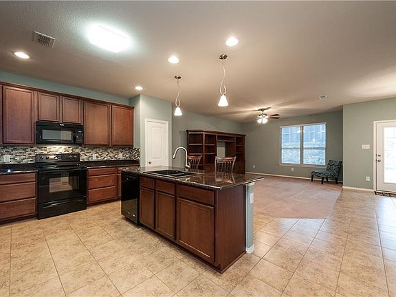 4th image of 3517 Oceanview Dr