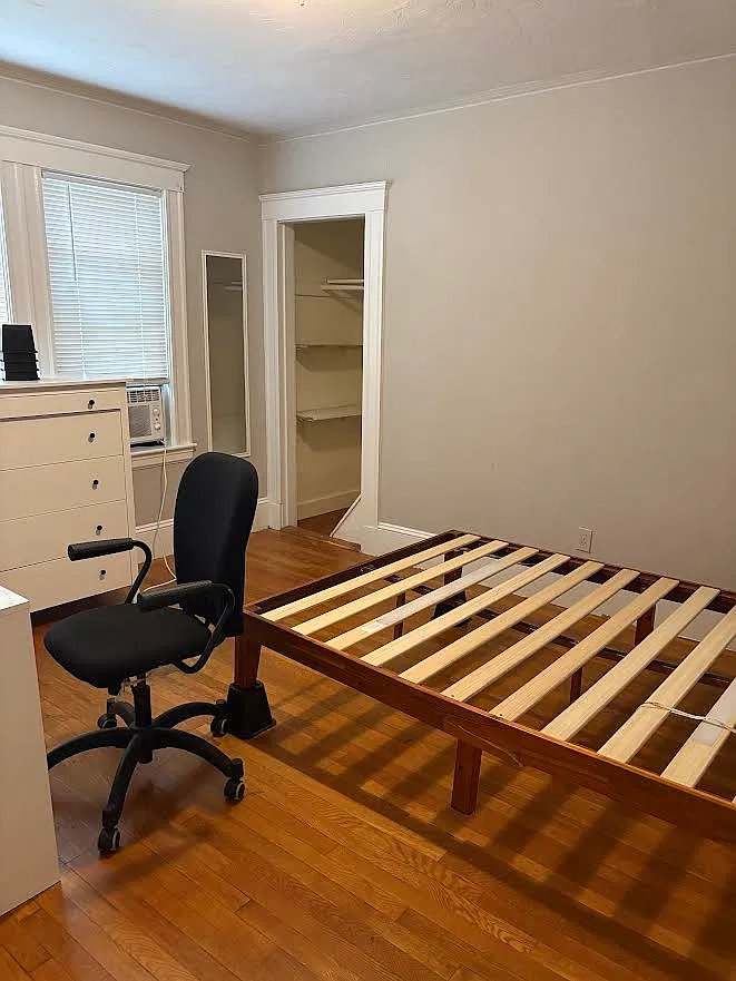 6 bed, $1,000 — Photo 3
