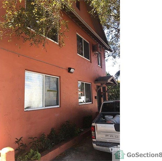 2nd image of 18 NW 17th Pl