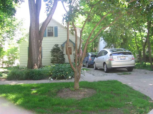 943 Pleasant Ave, Highland Park, IL 60035