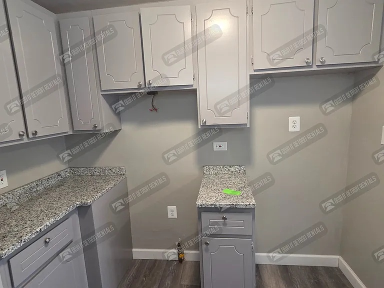 8460 Timken Ave — Photo 20