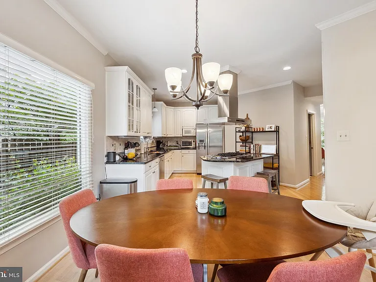 2207 Frank St — Photo 22